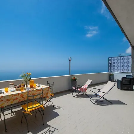 Holiday home Prima Luce *